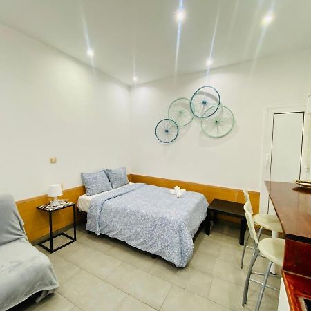 025 Caterina Look Izquierda Apartment Barcelona Exterior photo