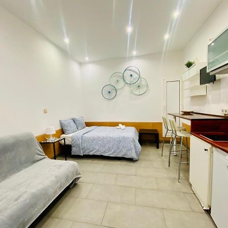 025 Caterina Look Izquierda Apartment Barcelona Exterior photo