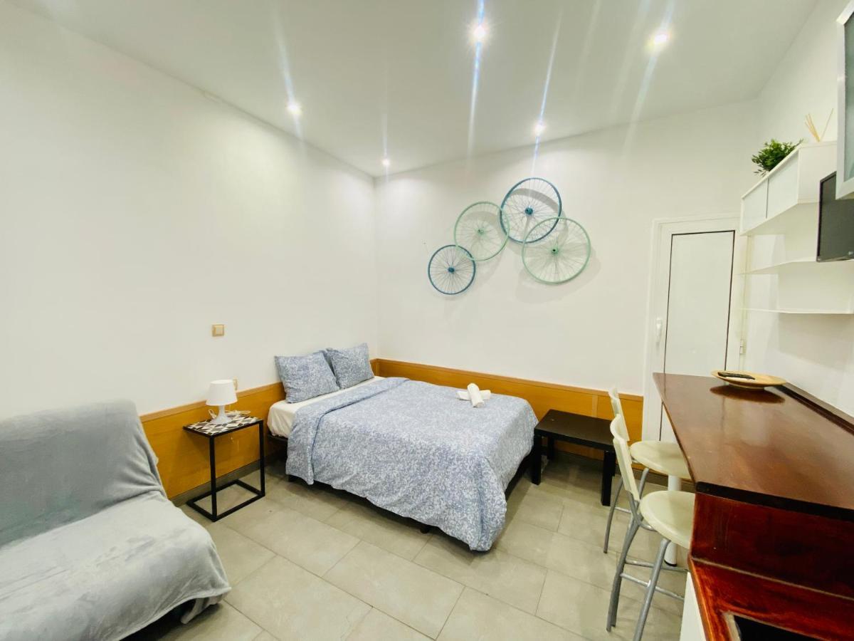 025 Caterina Look Izquierda Apartment Barcelona Exterior photo