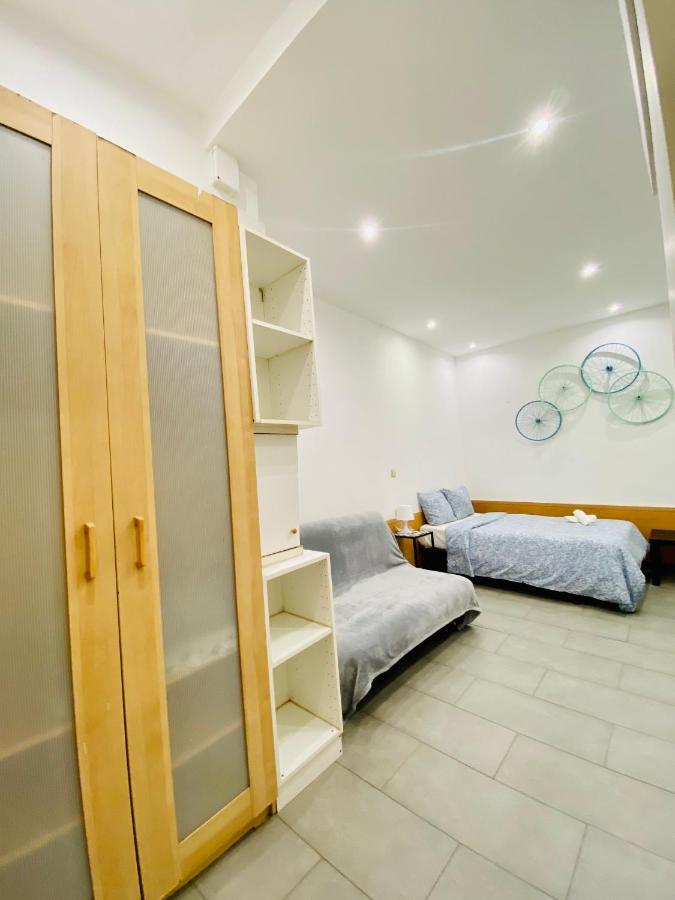 025 Caterina Look Izquierda Apartment Barcelona Exterior photo