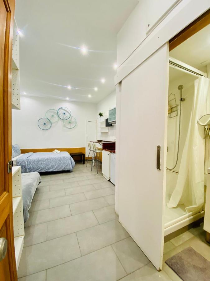025 Caterina Look Izquierda Apartment Barcelona Exterior photo