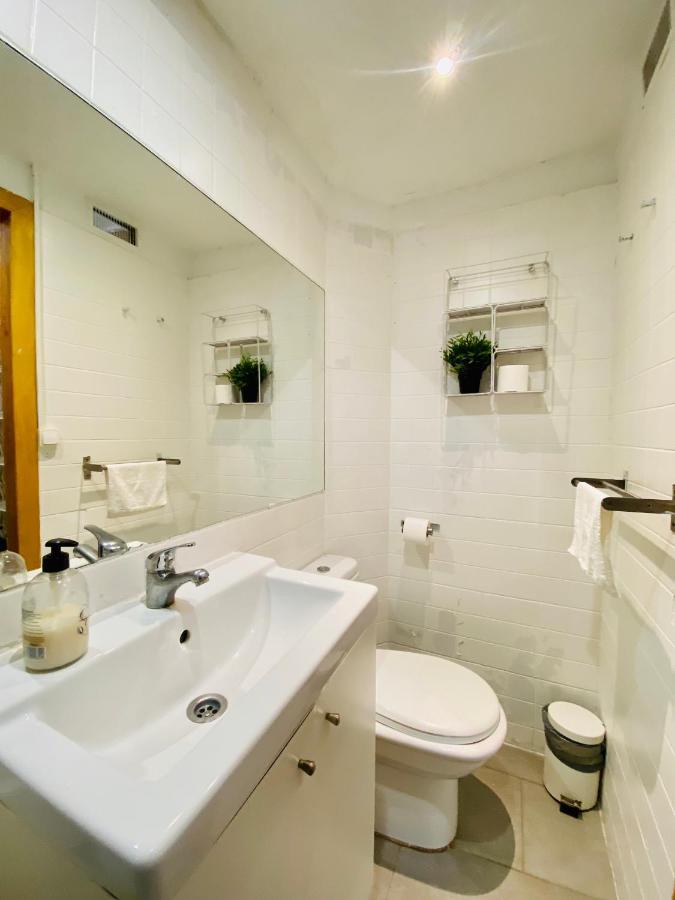 025 Caterina Look Izquierda Apartment Barcelona Exterior photo