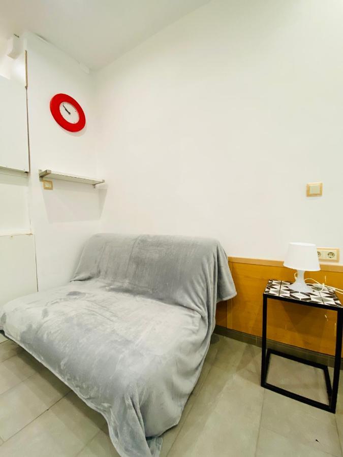 025 Caterina Look Izquierda Apartment Barcelona Exterior photo