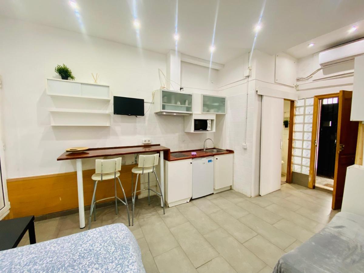 025 Caterina Look Izquierda Apartment Barcelona Exterior photo