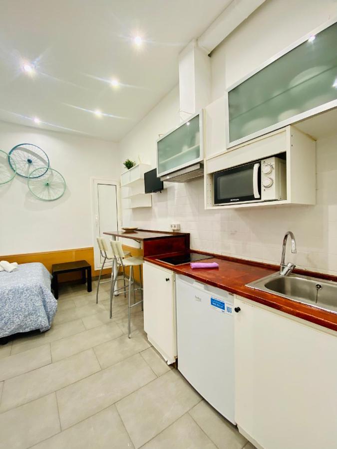 025 Caterina Look Izquierda Apartment Barcelona Exterior photo
