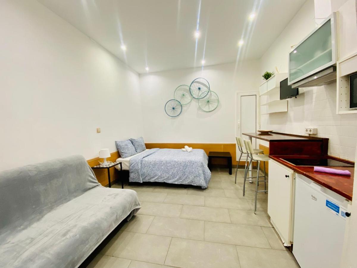 025 Caterina Look Izquierda Apartment Barcelona Exterior photo