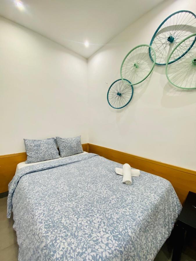 025 Caterina Look Izquierda Apartment Barcelona Exterior photo